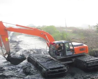 水、陸兩棲挖掘機(jī)